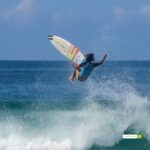 sufer en zipolite oaxaca