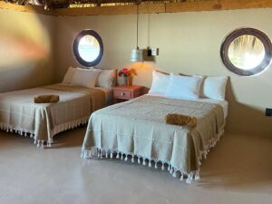 Habitación con dos camas matrimoniales en sebastian de los milagros en zipolite